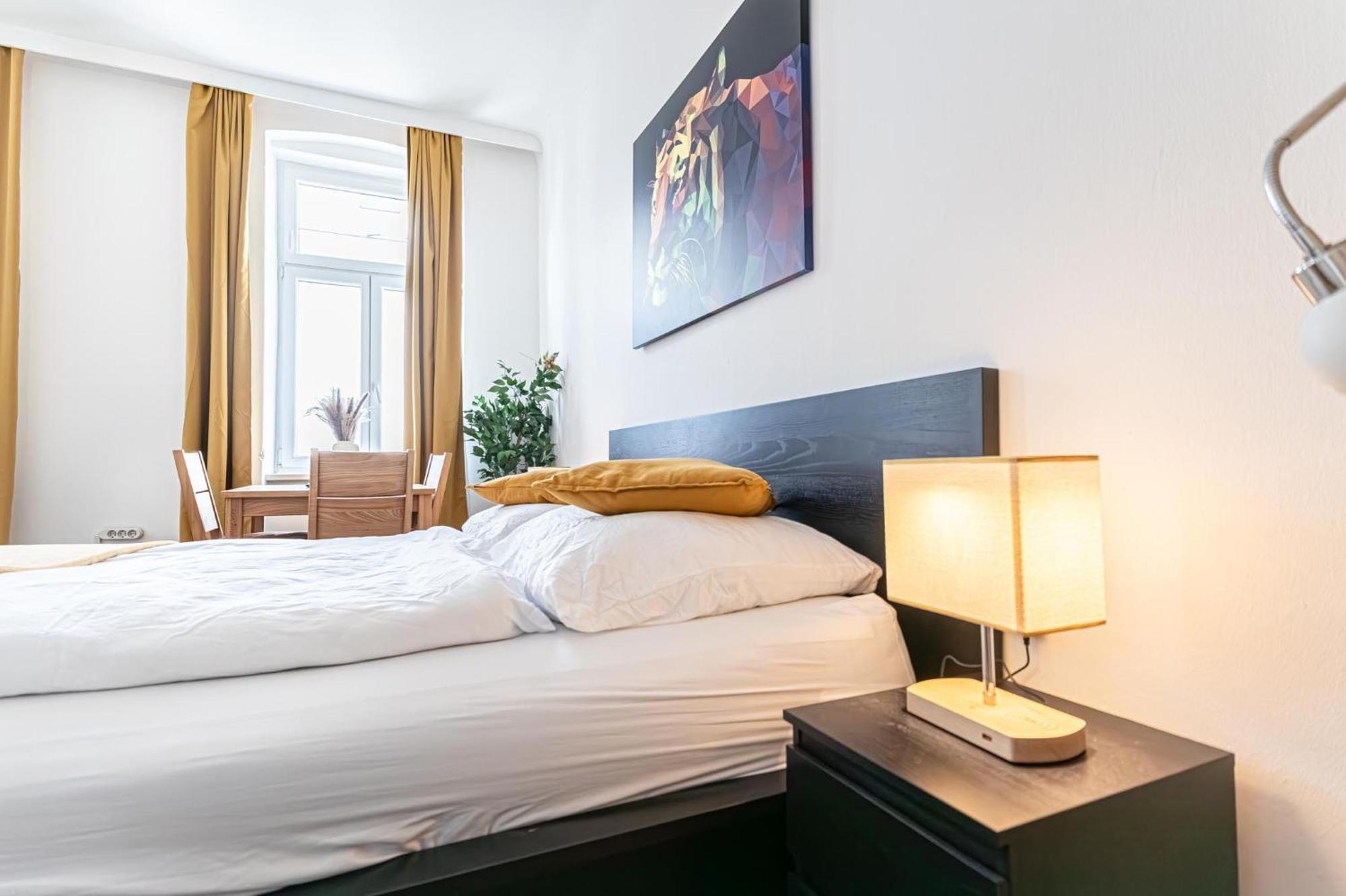 Explore Vienna: 1Br Retreat Near Westbahnhof 아파트 외부 사진