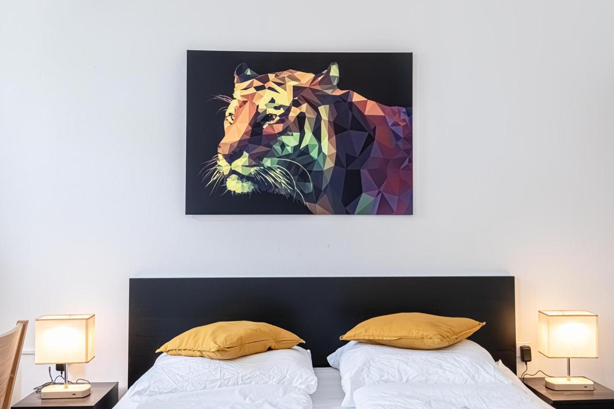 Explore Vienna: 1Br Retreat Near Westbahnhof 외부 사진
