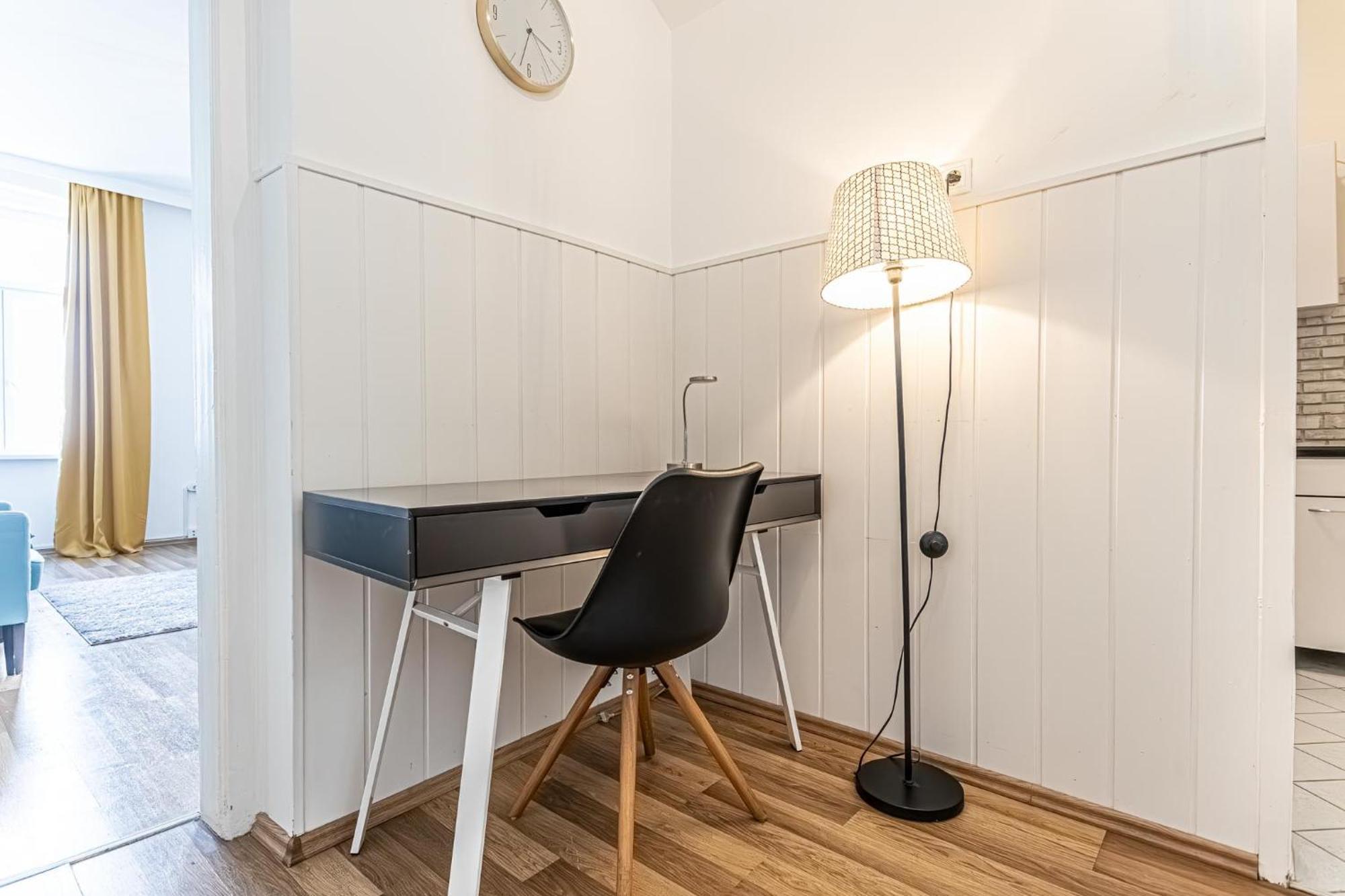 Explore Vienna: 1Br Retreat Near Westbahnhof 외부 사진