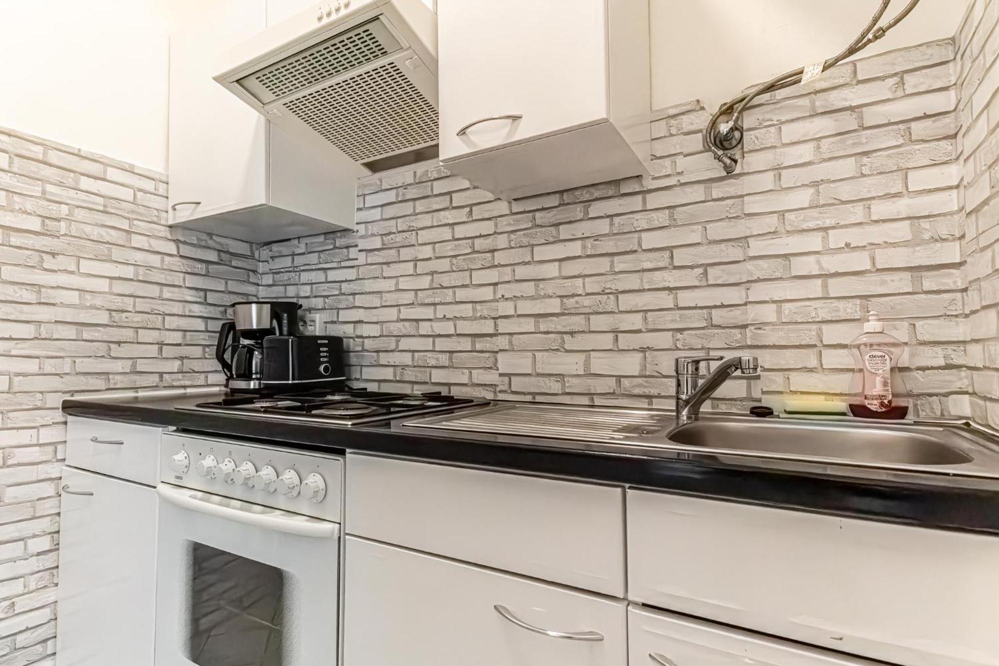 Explore Vienna: 1Br Retreat Near Westbahnhof 외부 사진