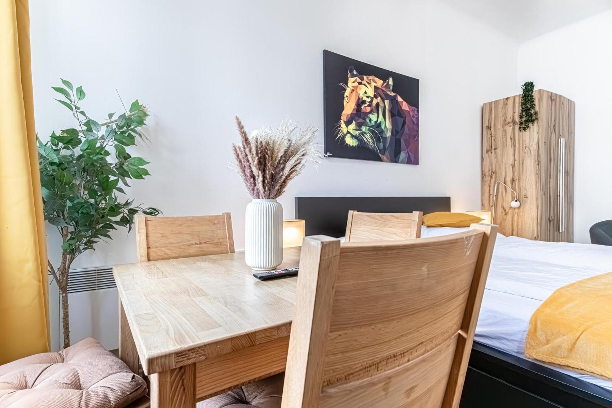 Explore Vienna: 1Br Retreat Near Westbahnhof 외부 사진